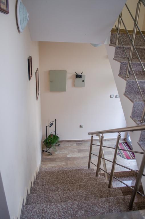Guest House Dinevi Saparewa Banja Zewnętrze zdjęcie