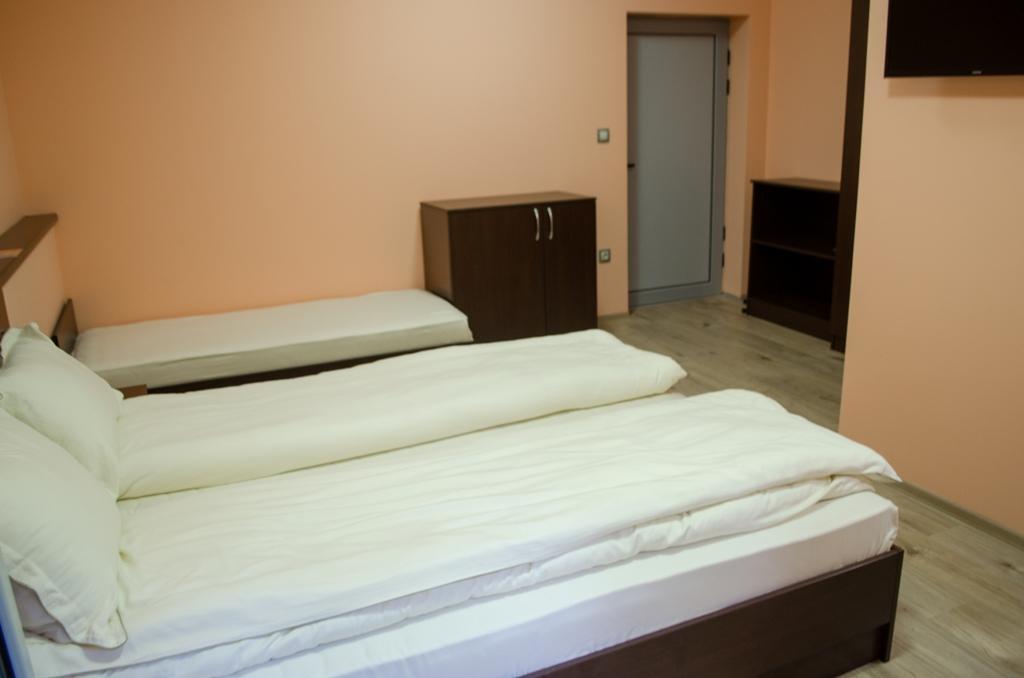 Guest House Dinevi Saparewa Banja Zewnętrze zdjęcie